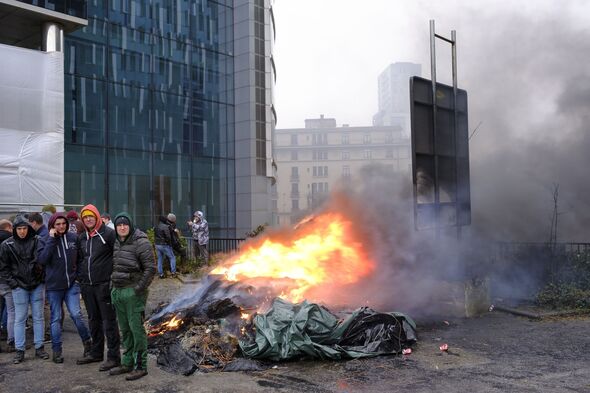 Incredible pictures show chaos in Brussels as farmers let off flares in huge protest