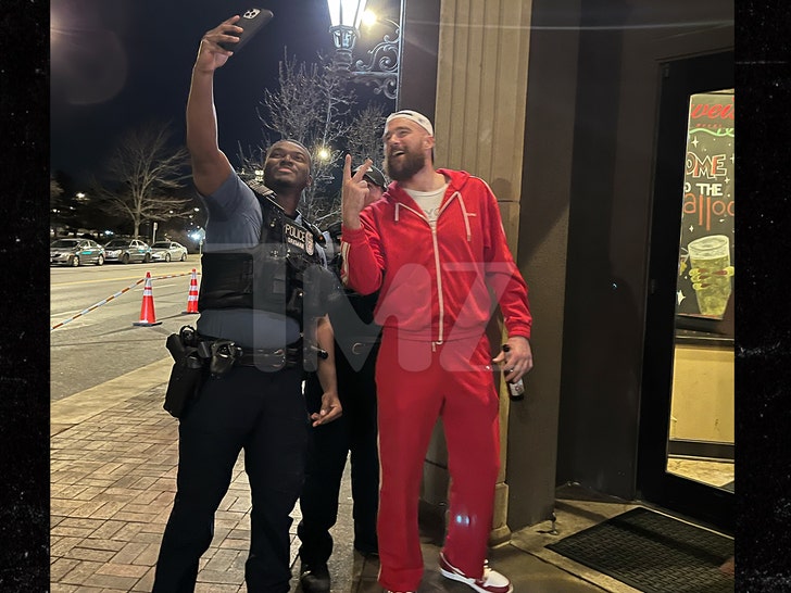 Travis Kelce Takes Photo at Restaurant with Cop After Kansas City Parade Shooting Travis Kelce Takes Photo at Restaurant with Cop After Kansas City Parade Shooting