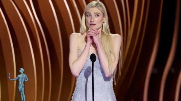 Watch: ‘The Crown’ star Elizabeth Debicki goes shoeless to accept SAG Award