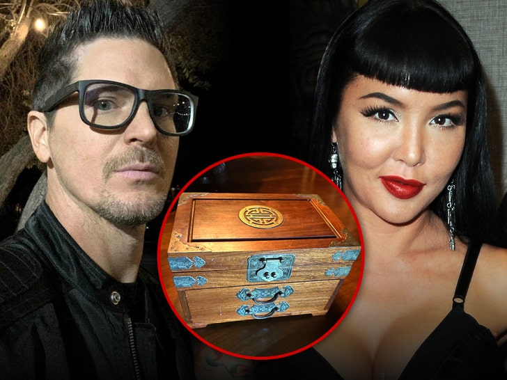 Zak Bagans to Display Jewelry Box From Dead Model Masuimi Max’s House Zak Bagans to Display Jewelry Box From Dead Model Masuimi Max’s House