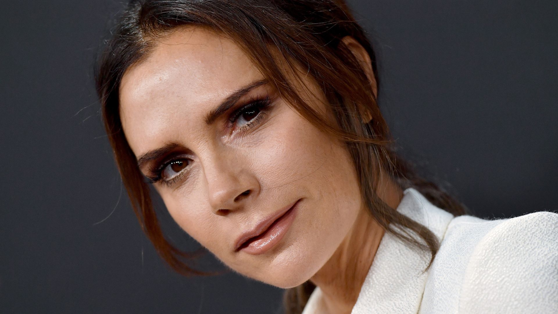 Even with an injury, Victoria Beckham’s spring footwear game is next-level
