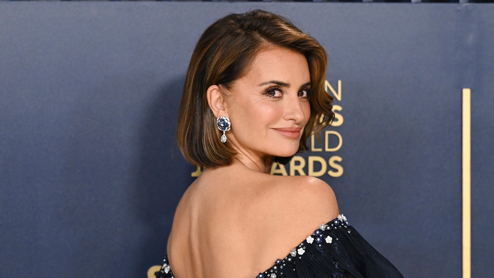 Penelope Cruz stuns in plunging Mugler corset that showcases her stunning figure