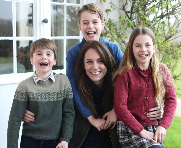 Prince Louis’ leaves royal fans puzzled with one gesture in new Mother’s Day picture