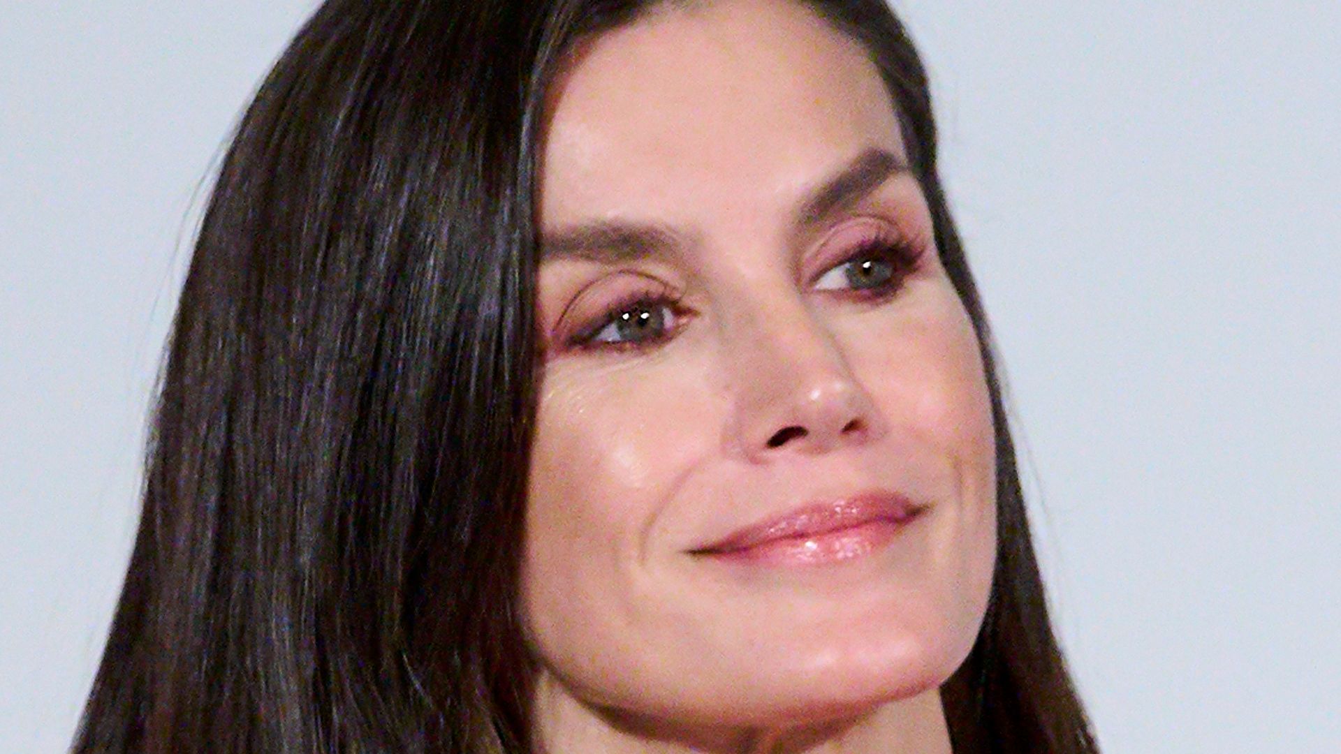 Queen Letizia is a vision in ultra flattering cinched trousers