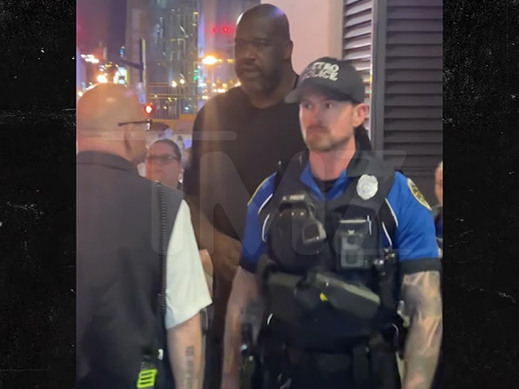 Shaquille O’Neal Surrounded by Nashville Cops During DJ Gig