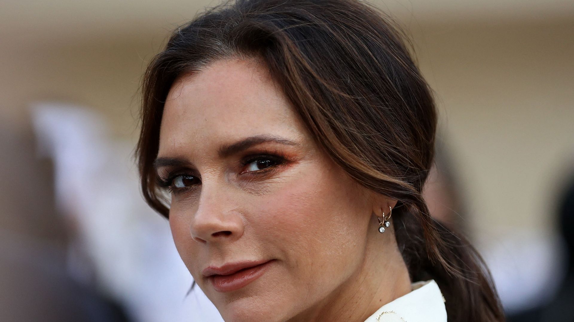 Victoria Beckham flaunts toned abs mid-workout despite injury – ‘Can’t keep me out’