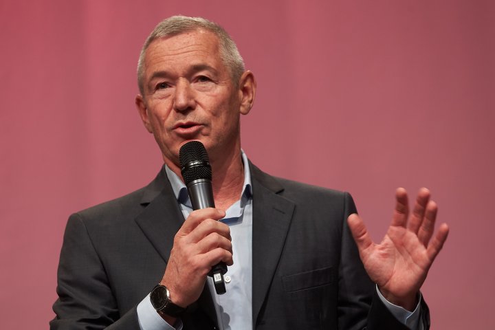 Billionaire who wants off Canada’s Russia sanctions list denounces Putin