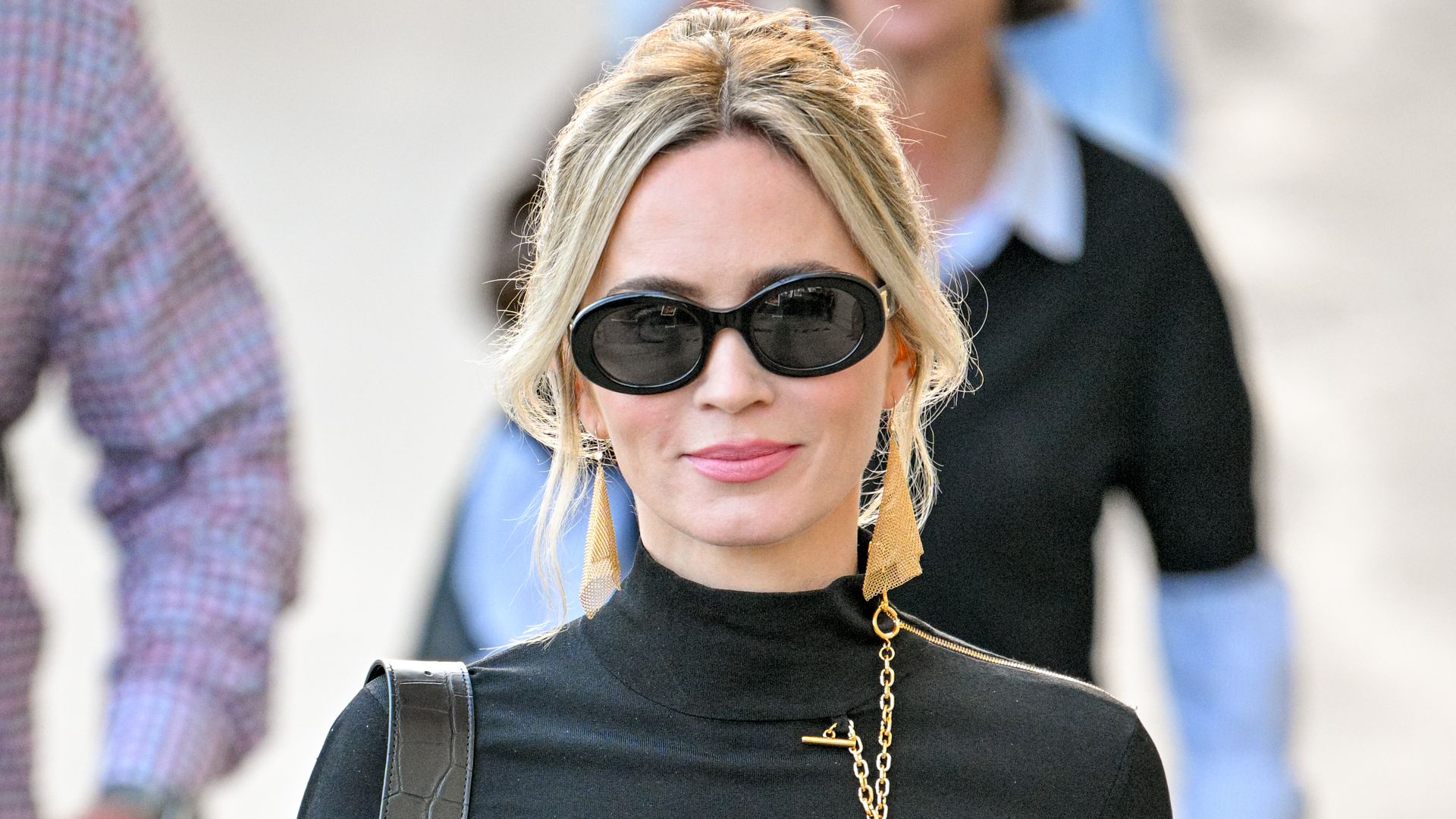 Emily Blunt rocks this season’s most versatile It-shoe