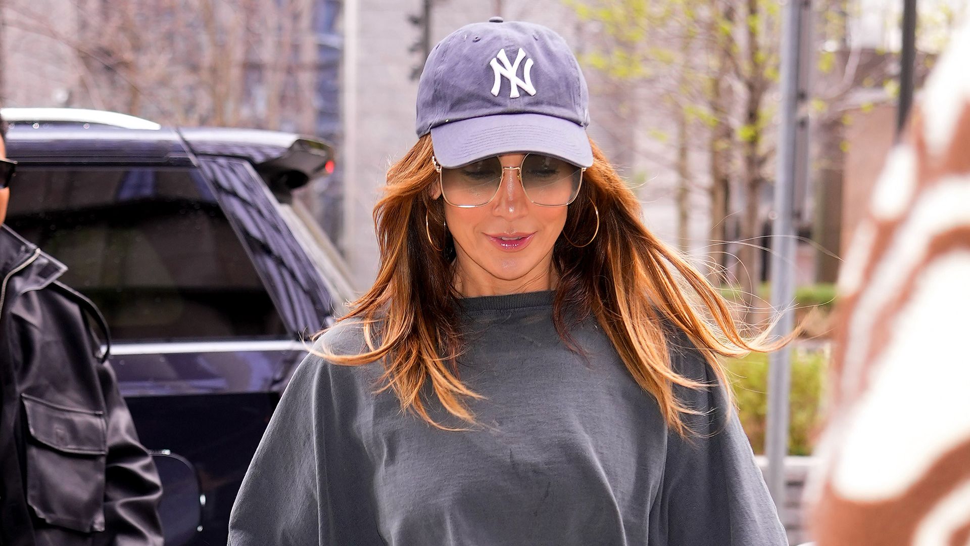Jennifer Lopez, 54, reveals incredibly toned abs in tiny crop top and leggings