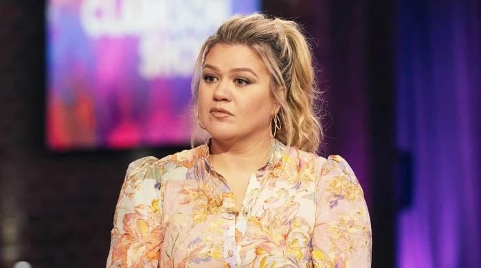 Kelly Clarkson gets emotional as she reflects on her pregnancy experiences