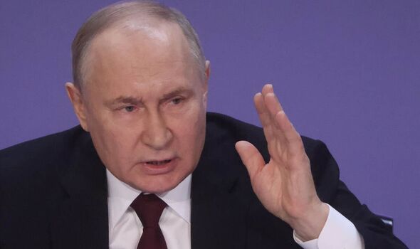 Putin loses trust of army as soldiers deployed with no guns: ‘They don’t believe him’