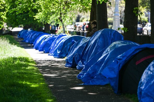 Fury as London-based ‘people traffickers’ help migrants to Ireland under false pretences