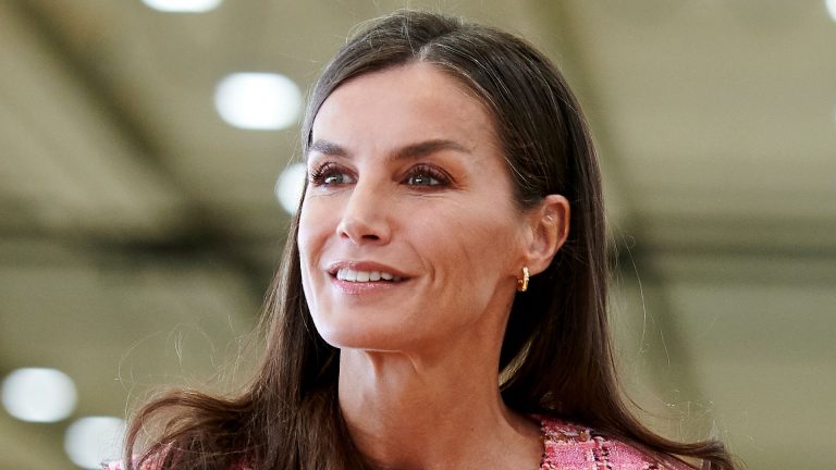Queen Letizia can’t get enough of these ‘barefoot’ trainers