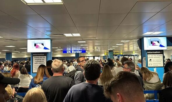UK airport chaos LIVE: ‘Thousands’ of passengers stuck in queues amid reports of outage