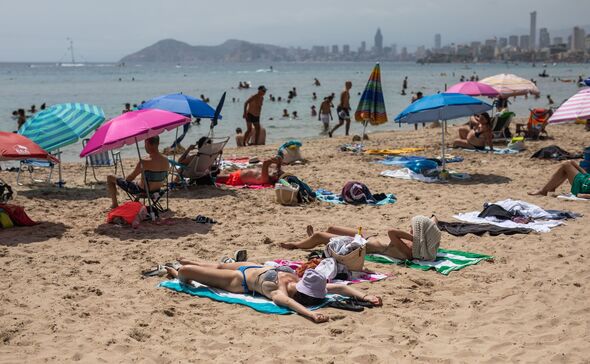 Tragedy on Costa Blanca beach as British hero dies saving children