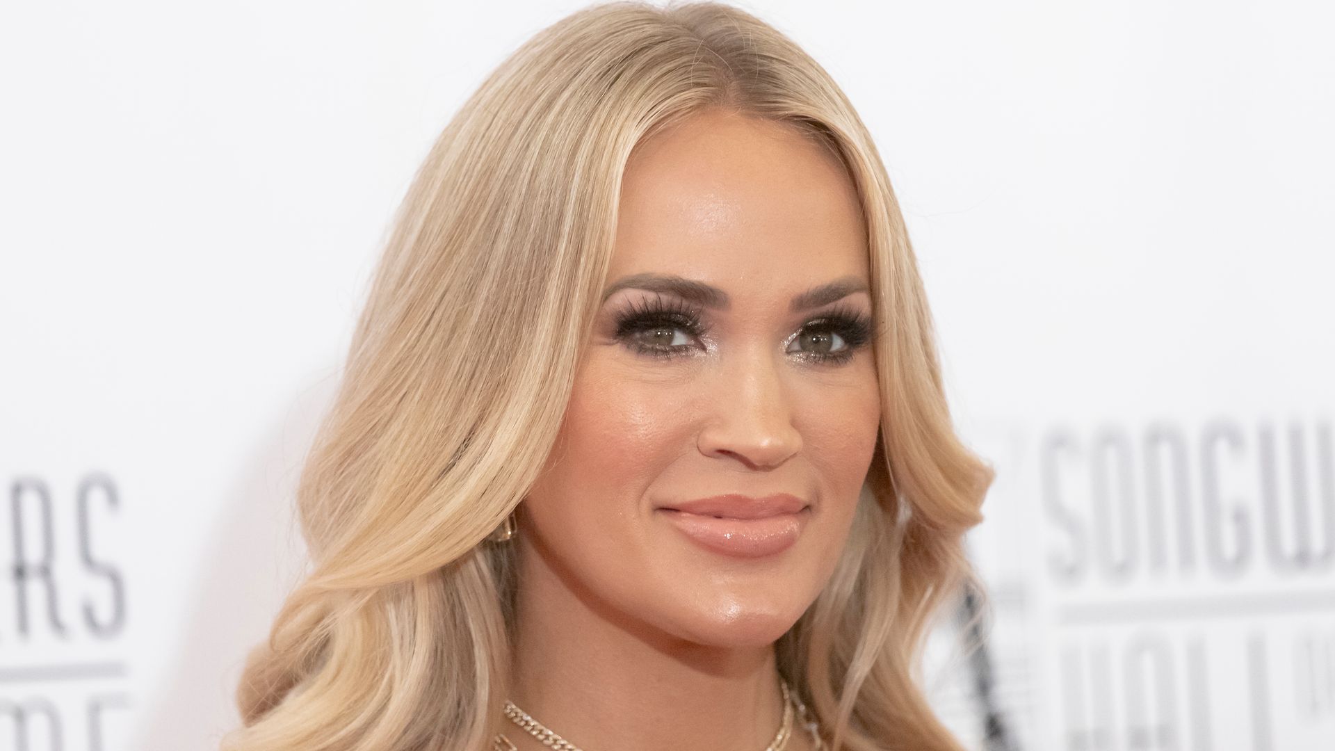 Carrie Underwood shows off endless legs as she marks beginning of new chapter