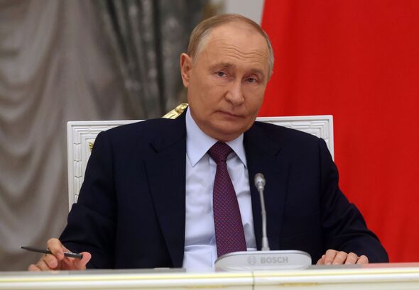 Panicking Putin ‘fears Soviet-style collapse’ as Russia feels soaring Ukraine war pressure