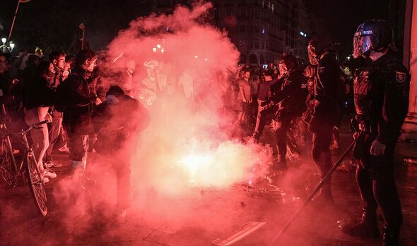 Spain floods: Riot police clash with protesters over handling of deadly tragedy