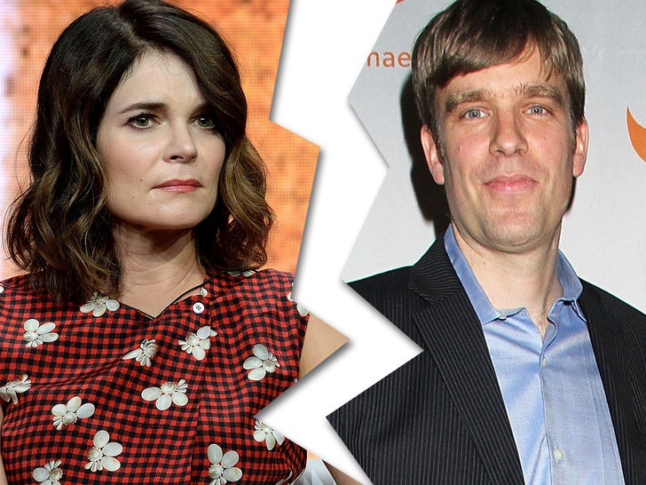 ‘Breaking Bad’ Actress Betsy Brandt Files for Divorce