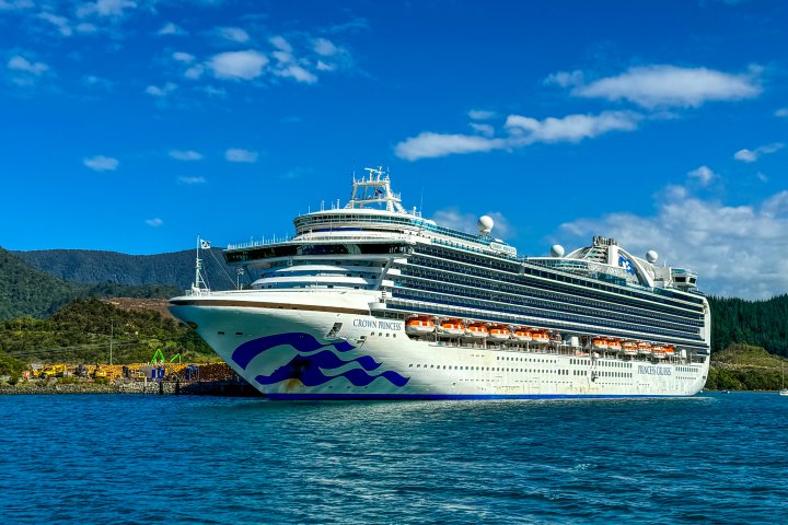 16 people injured after cruise ship hits stormy New Zealand seas