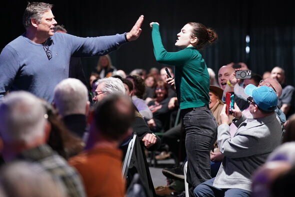 Nigel Farage has last laugh with brutal four-word putdown against heckling protesters