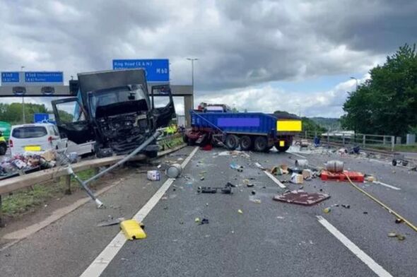 M60 traffic LIVE: Motorway closed both ways after 8 lorries and cars in horror crash