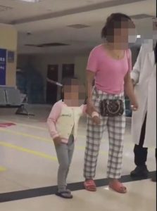 Horror as 3 year old girl walks into hospital with knife stuck in head