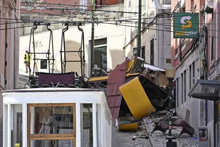 2 Canadians dead in Lisbon funicular crash, Ottawa confirms