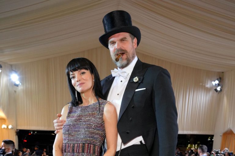 David Harbour is comforted by scandal-hit ‘twin flame’ Winona Ryder… as he reels from Lily Allen’s ‘sex pervert’ claims David Harbour is comforted by scandal-hit ‘twin flame’ Winona Ryder… as he reels from Lily Allen’s ‘sex pervert’ claims