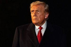 Donald Trump health fears soar after ‘humiliating’ moment – ‘What is he doing?’ Donald Trump health fears soar after ‘humiliating’ moment – ‘What is he doing?’