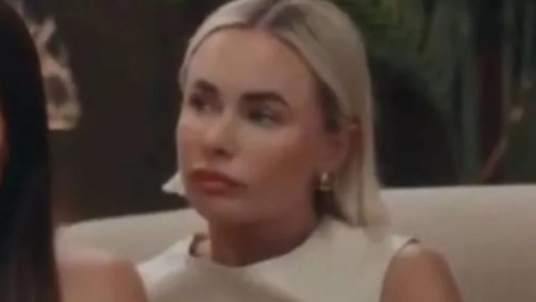 Shock moment MAFS Leah ‘gives away’ she’s wife-swapped to another BRIDE – did you spot blink and you’ll miss it clue? Shock moment MAFS Leah ‘gives away’ she’s wife-swapped to another BRIDE – did you spot blink and you’ll miss it clue?