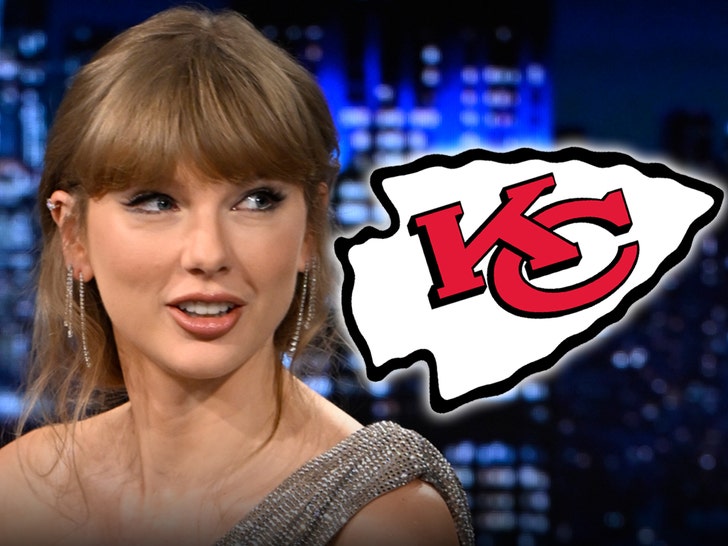 Taylor Swift and Brittany Mahomes Match in Red at Chiefs vs. Commanders Game Taylor Swift and Brittany Mahomes Match in Red at Chiefs vs. Commanders Game