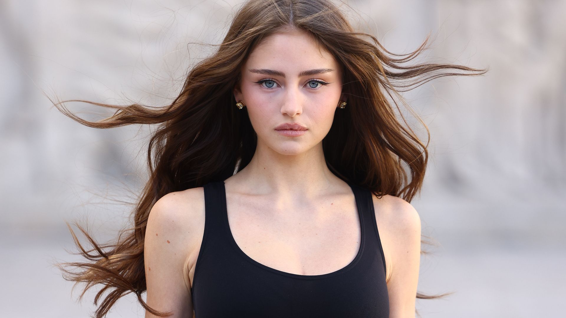 Heidi Klum’s model daughter Leni Klum puts her twist on the naked trend