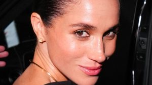 Meghan Markle just boldly recreated Princess Diana’s famous ‘crossed leg’ pose on magazine shoot