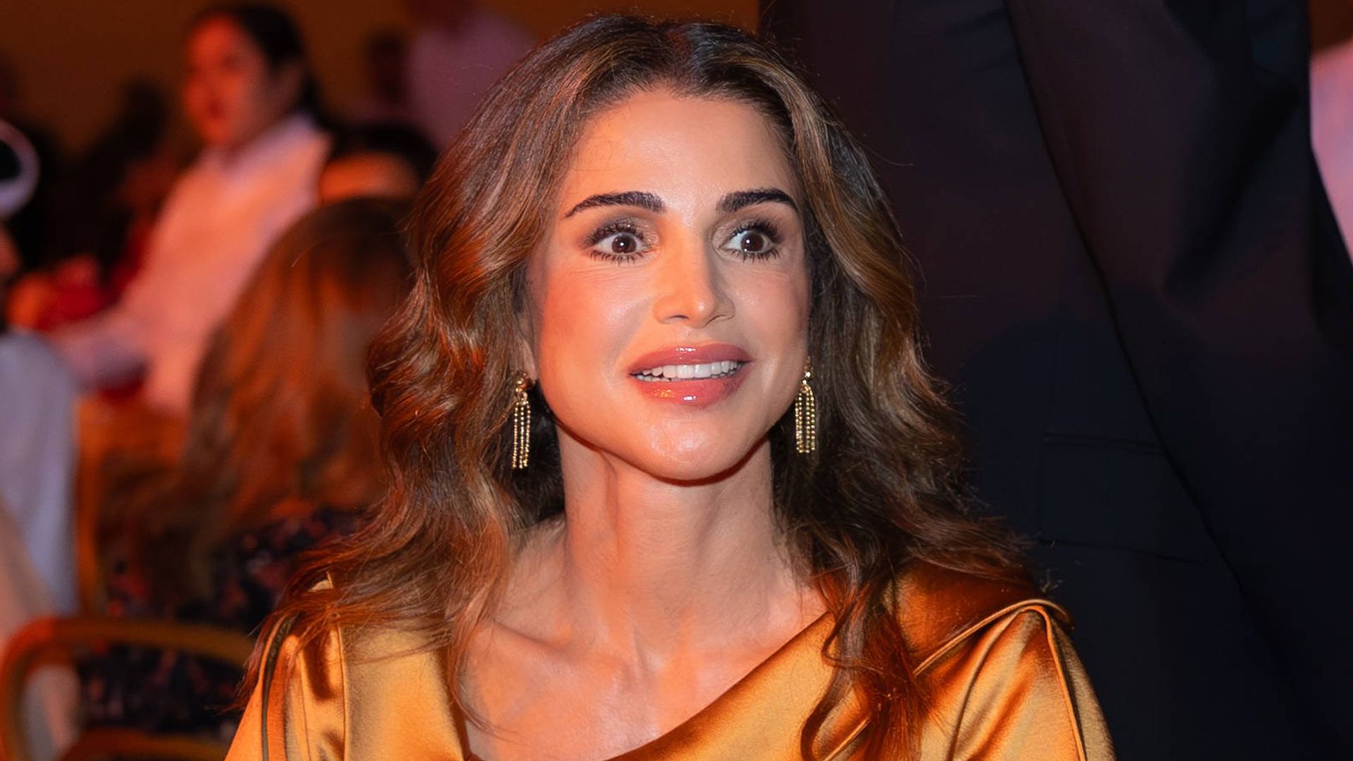 Queen Rania makes ‘high-impact’ appearance in unusual metallic two-piece