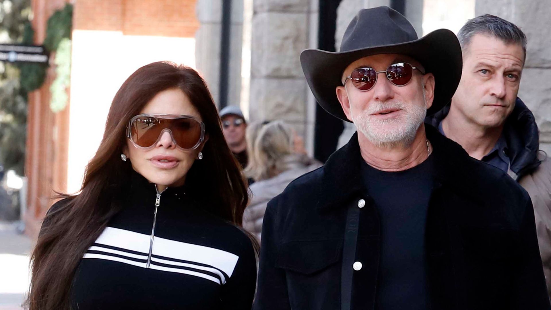 Jeff Bezos turns heads with new look as Lauren Sánchez doubles for a Kardashian in new photos