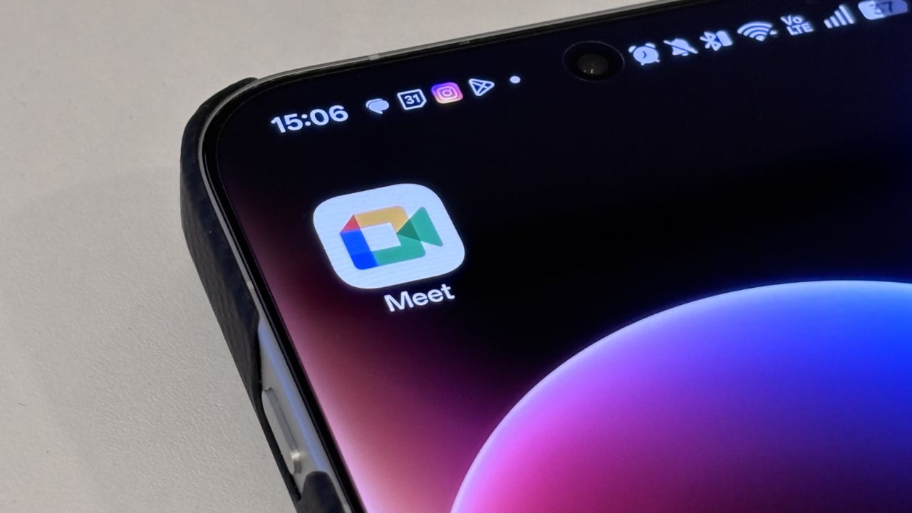 Google Meet can now automatically detect when you’re in a conference room