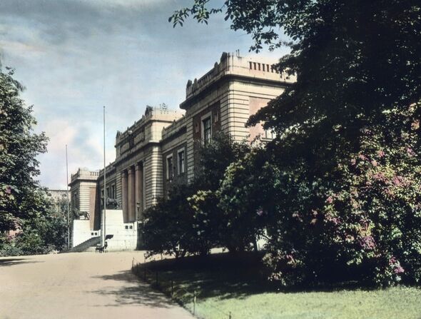 Gothenburg University LIVE: ‘Loud bangs’ as Swedish police swarm building