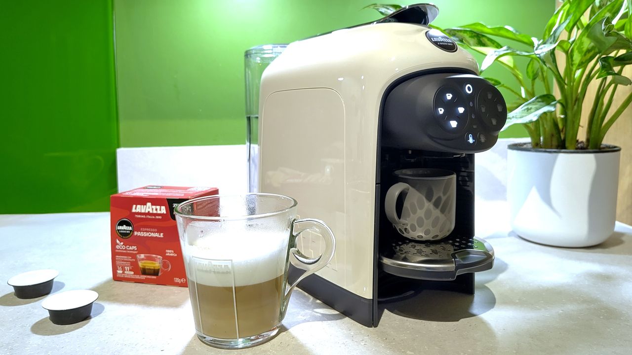 Lavazza’s A Modo Mio Deséa makes delicious espresso and a decent cappuccino – if you use the right milk