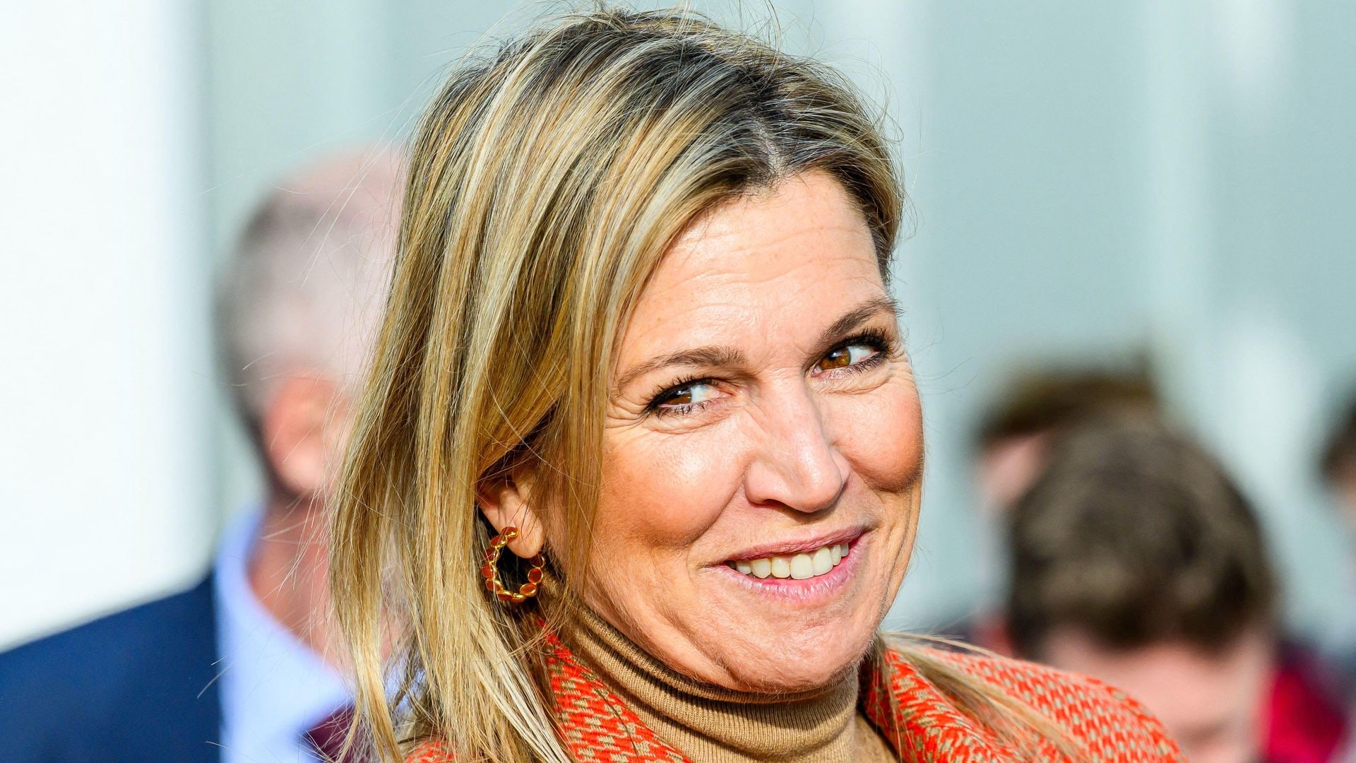 Queen Maxima is a ‘burst of cheer’ in waist-cinching orange look – and Mango bag