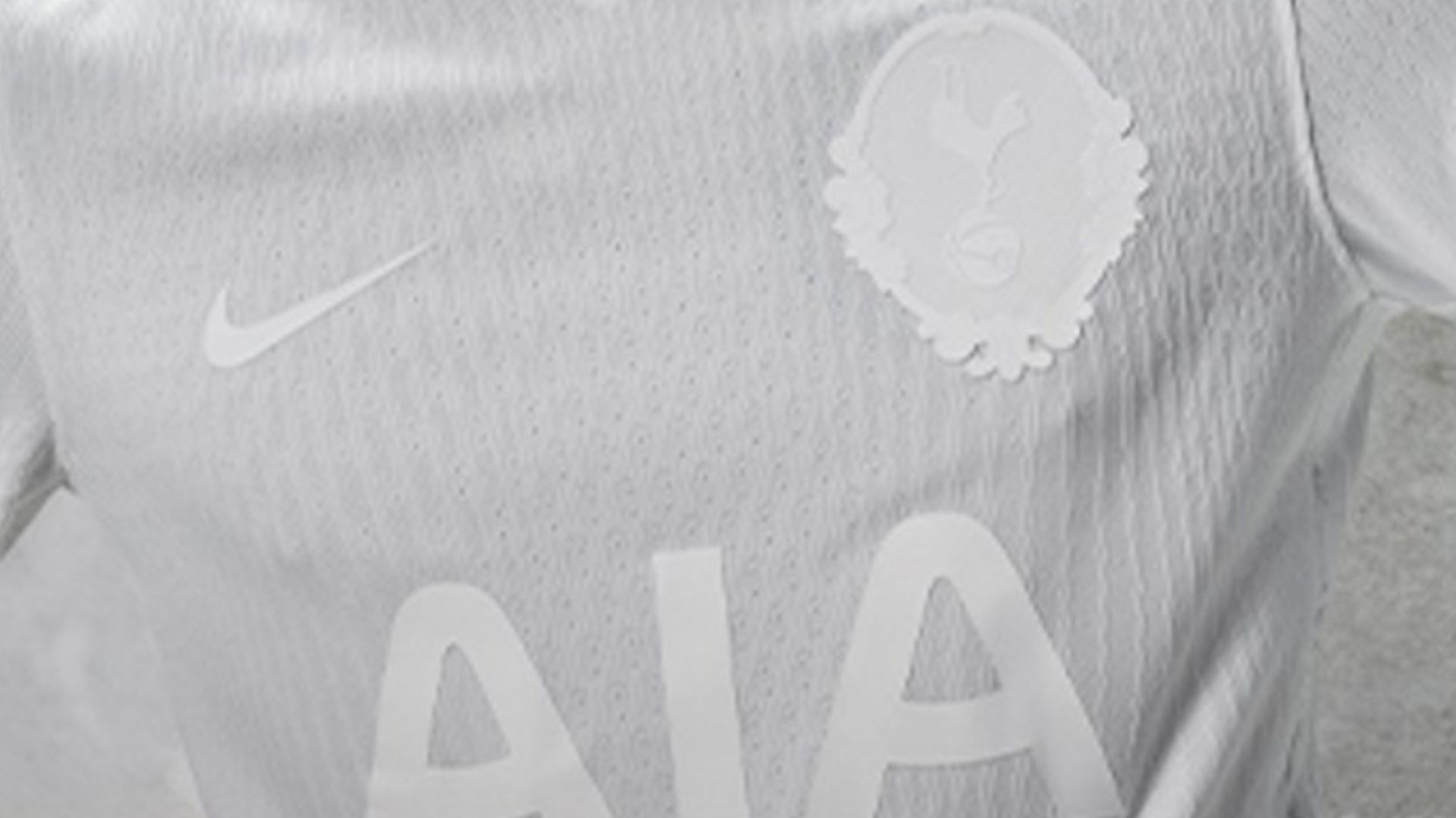 Why are Tottenham wearing a special kit in FA Cup with no names on the back?