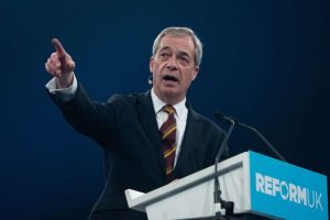 I was in the room when Nigel Farage made biggest pitch yet for PM – Starmer is finished