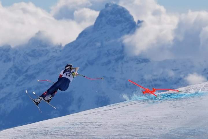Lindsey Vonn crashes in Winter Olympic downhill, taken away by helicopter