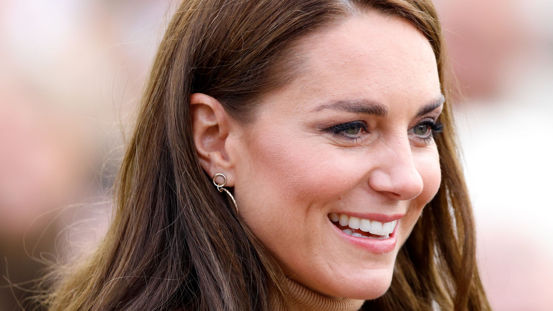 Princess Kate livens up sculpted Burberry coat with brightest accessory
