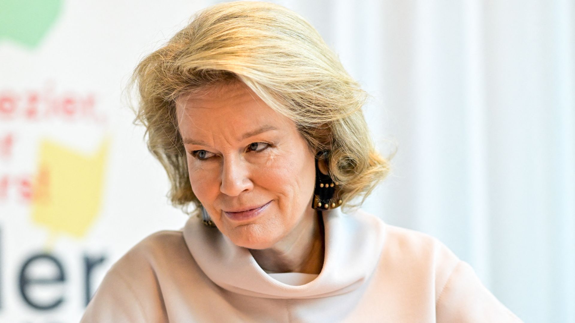 Queen Mathilde is the ultimate 70s disco queen in sparkly sequin party trousers