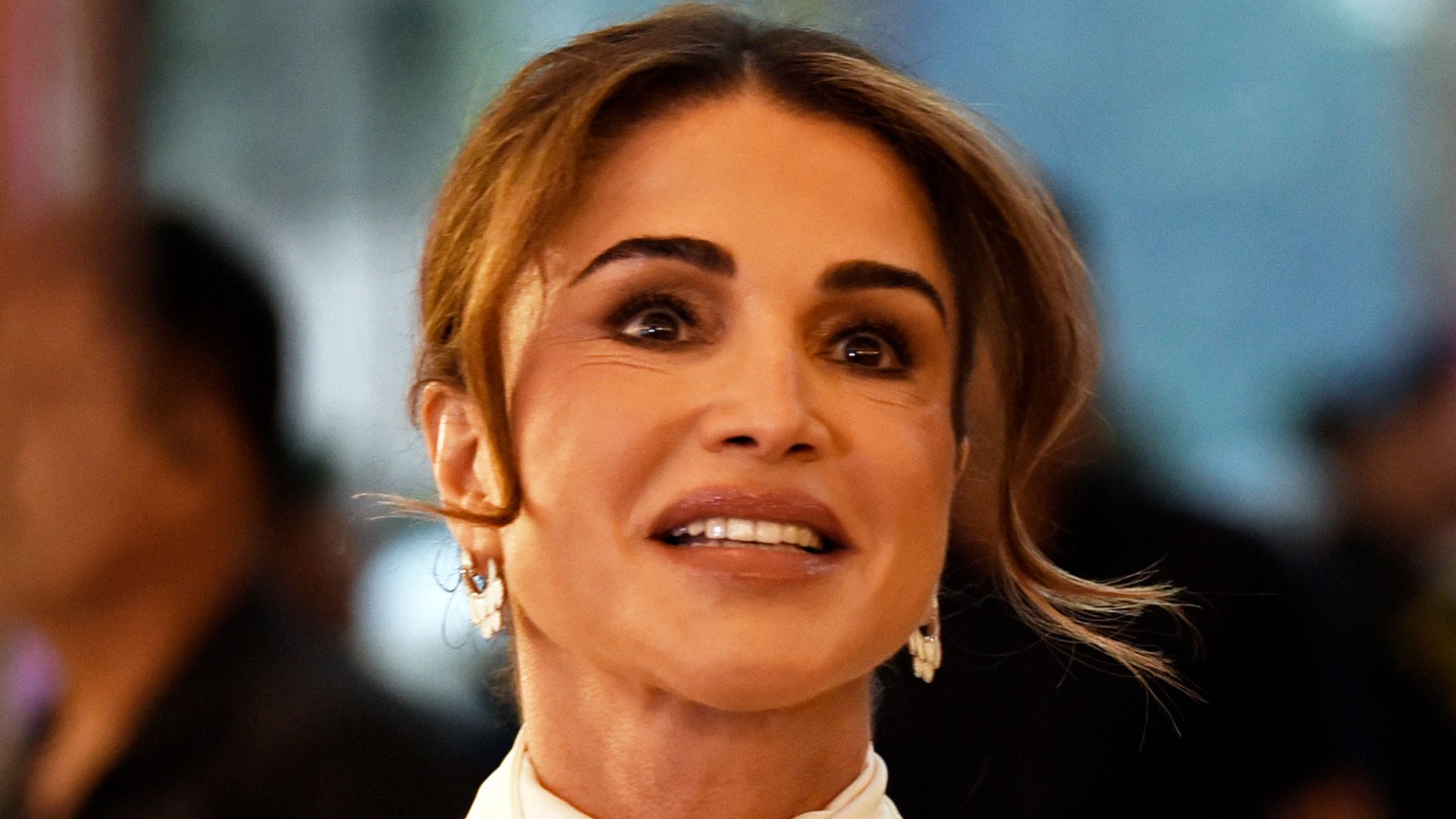 Queen Rania’s silky outfit just proved why Victoria Beckham is the fashion queen