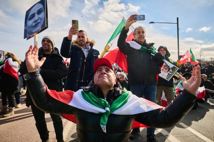 ‘At first I cried’: How Iranian Canadians are reacting to the U.S. strikes in Iran