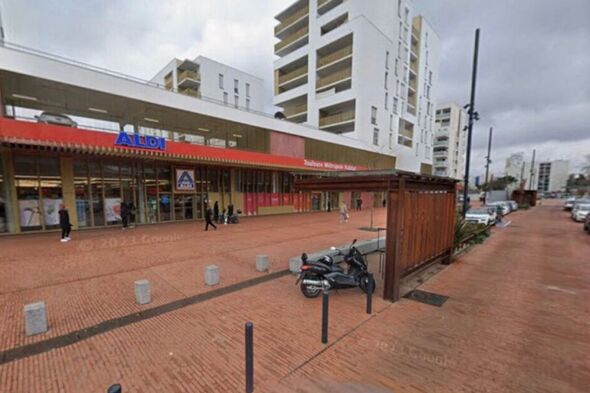 Boy, 16, ‘chased by masked men and stabbed in Aldi’ in Toulouse