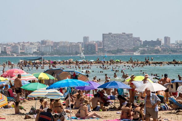 Horror as teenage girl dies of meningitis in Spanish holiday city