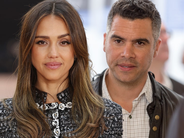 Jessica Alba Splitting Residuals With Ex Cash Warren In Divorce Deal